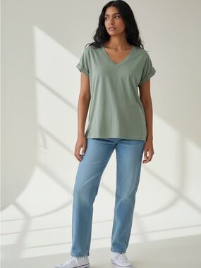 Banana Republic Sage Green V-Neck Short Sleeve Tee